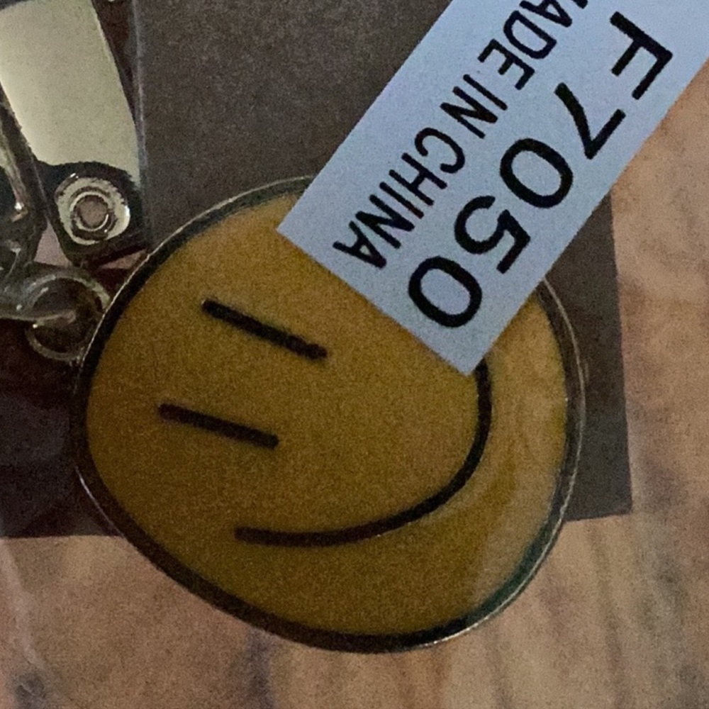 Happy Smiling Face KeyChain - Picture 2 of 2